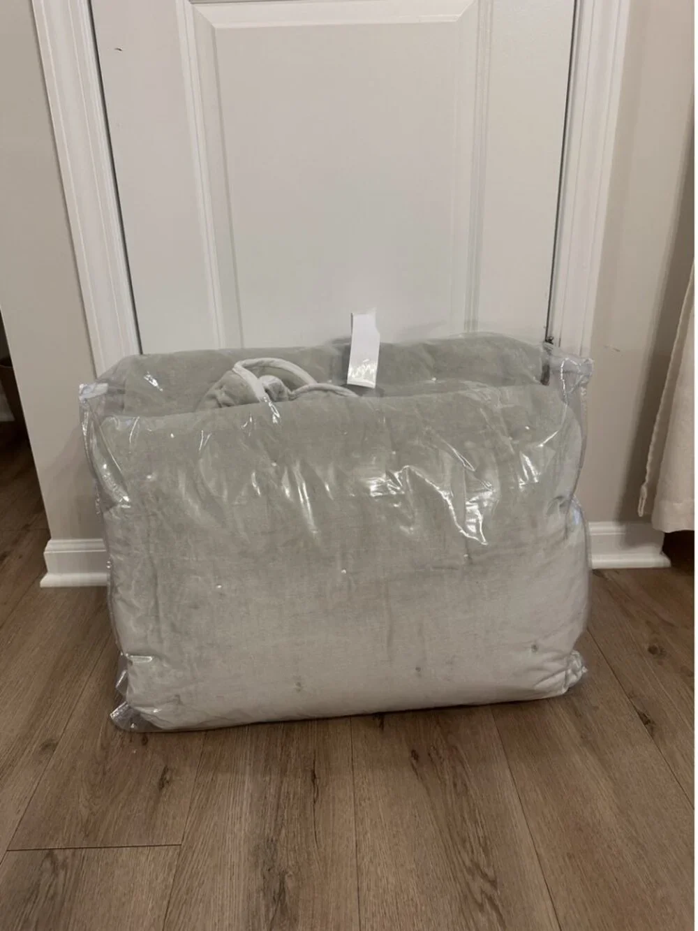 POTTERY BARN Teen Sweet Velvet Scallop Quilt in Sage Full/Queen